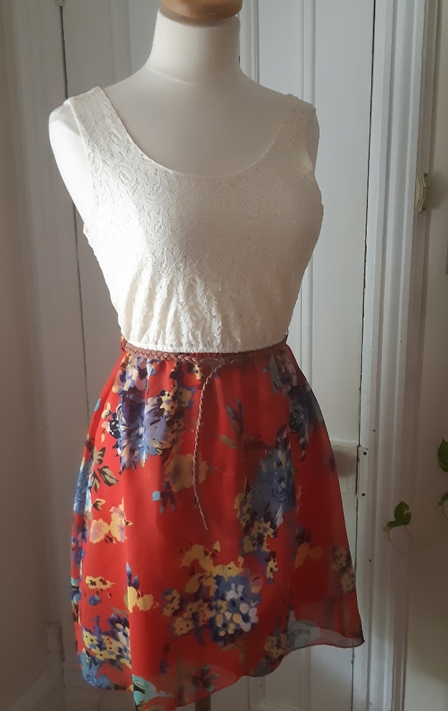 10/10$ Indulge Multi-Color Elastic Waist Dress Size M
